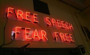 英国拟立法遏制极端言论传播强化主流价值，被指破坏言论自由