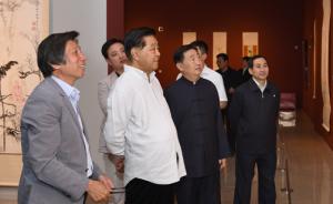 政治局原常委贾庆林参观国家博物馆，称赞黄君璧画作干净