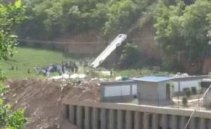 陕西淳化县载46人旅游大巴坠入山沟，已致33人死亡