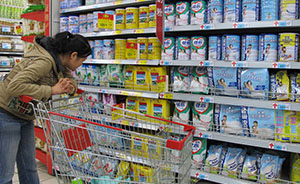 仅六成企业获许可证，婴幼儿配方奶粉涨价声起 