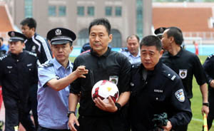 中国足球裁判：一份公信力崩塌的高危职业