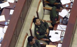 因拍摄议员开会睡觉玩iPad，缅甸记者被逐出议会厅