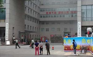 北京一消防中队着火，路人不知道是否应该报警？