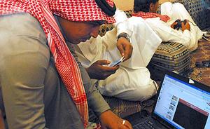 阿联酋实施新法：网上骂人或竖中指最高可罚43万