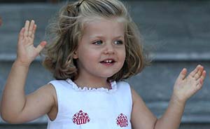 八岁的西班牙未来女王，童年轨迹因此改变