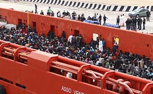 三天救援超过5000名非洲偷渡客，意大利海军伤透了脑筋