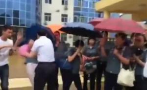 河南鹤壁交通局局长被曝推倒“维权女员工”，官方：正在调查