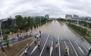 持续暴雨致南京机场高速封闭，路面积水深度达80厘米