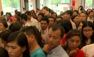 视频|缅甸首家肯德基开业，民众排大队：我觉得它一定健康