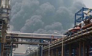 南京扬子石化厂区突发爆炸，4个消防中队赶赴救援
