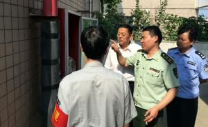 咸阳消防官员手夹香烟排查消防安全隐患，官方：确实违规