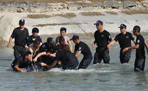 新疆库尔勒一协警救下两名落水者后溺水身亡