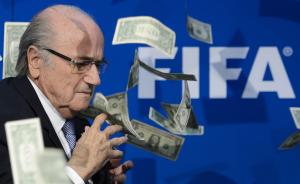 布拉特受辱被人“砸钱”，下任FIFA主席就是普拉蒂尼啦？