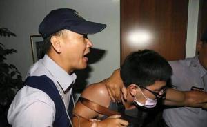 台湾反课纲学生攻占“教育部长”办公室，33人被捕