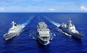 中国参加“环太”演习海军舰艇编队与美舰会合
