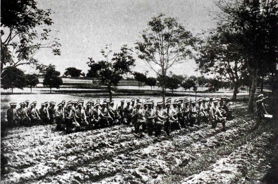 06-黄埔军校学生野外演习情形。
