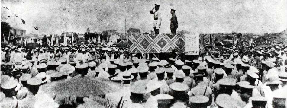 14-1926年7月9日，国民革命军在广州东较场举行誓师大会，图为蒋介石在大会上讲话。