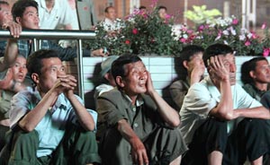 没直播没欢呼更没啤酒和烧烤，朝鲜人看球相当“冷静”