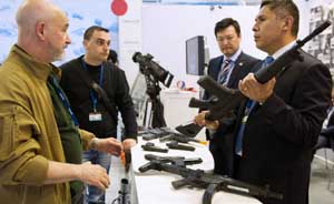 日本军工企业首次参加世界防务展，推销战车冲锋枪