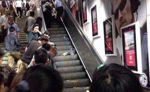 疑因婴儿车卡住扶梯，上海地铁人民广场站10人受伤 