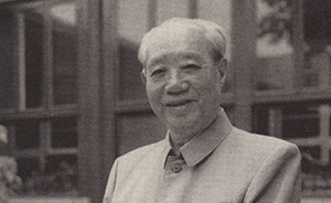 汪东兴在毛泽东身边警卫近30年，毛曾称其能对付江青