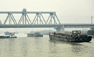 万吨化工废液倒入京杭运河，浙江最大污染案将开审