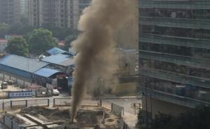 杭州市区地铁施工挖断天然气主管道，烟尘喷射近20层楼高