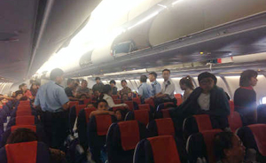 内地游客滞留香港机场近18小时，每人获赔800港元