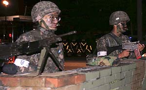 韩国士兵前线哨所射杀战友5死5伤，携枪潜逃