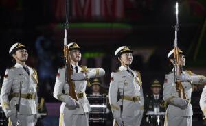 直击|俄罗斯国际军乐节彩排，中国仪仗队女兵首次亮相海外