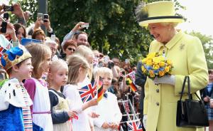 伊丽莎白女王成英国在位最久君主，超过维多利亚女王的63年