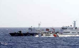 越南拖船撞坏中国公务船，中方敦促越方撤船撤人