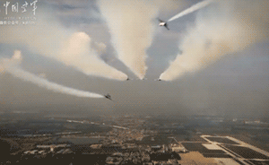 空军发布首部“学院派”飞行表演队宣传片，展现炫酷空中特技
