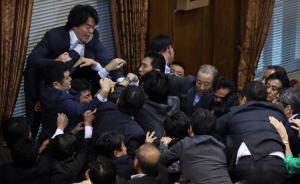日本抗议安保法进入日常化，在野党谋求选举合作对抗安倍政权