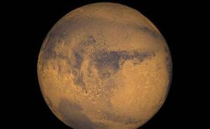 美国航天局宣布在火星表面发现有液态水活动“强有力”证据