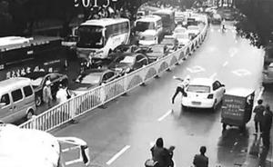 不满被拍照取证，温州占道违停女司机驾车碾伤协警被拘3天