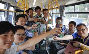 上海百年无轨电车将全面升级，网友租“小辫子车”集体怀念