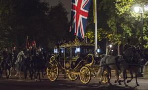 直击| 英国仪仗队通宵为习近平到访彩排，女王黄金马车亮相