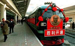 “毛泽东号”列车升级，不运货物改拉客