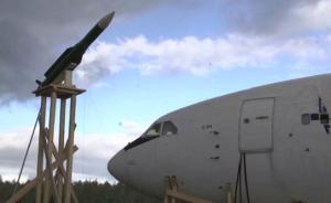 为证明“与MH17空难无关”，俄罗斯全尺寸模拟导弹炸客机
