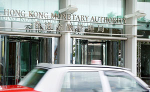 香港金管局一天五度干预汇市，两年来首次捍卫联系汇率制