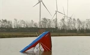 上海崇明一男子首次驾驶新滑翔机飞行坠入鱼塘，机毁人亡