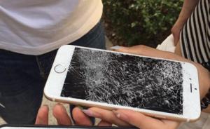 学生上课玩手机，浙江一高校女教师怒摔3台iPhone