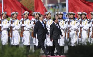 法国总统奥朗德抵重庆开始访华，下午赴京与习近平共进晚餐