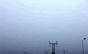 英国浓雾锁城，飞行员视频记录“盲降”惊险瞬间