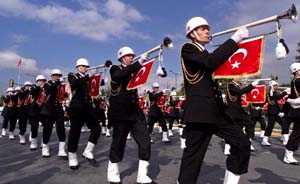 分裂土耳其：伊斯兰化与世俗化的90年角力