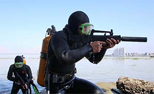 广州军区训练“蛙人”实战陌生水域，强化敌后渗透侦察