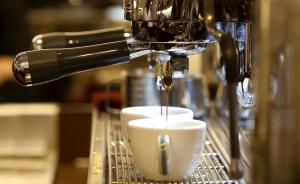 最新研究表明，每天喝一杯咖啡的人，自杀率降低三成