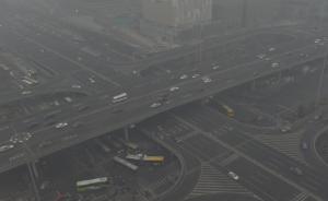重雾霾下北京仍有企业烟囱排放黑烟，环保部批其顶风作案