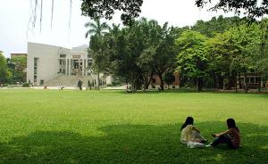 中大草坪禁令再引热议，大学该是什么样？